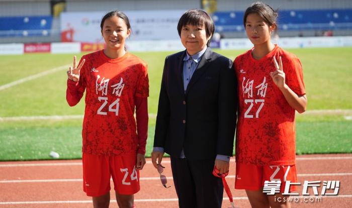 包含女足教练团队:助力培养更多足球新秀的词条