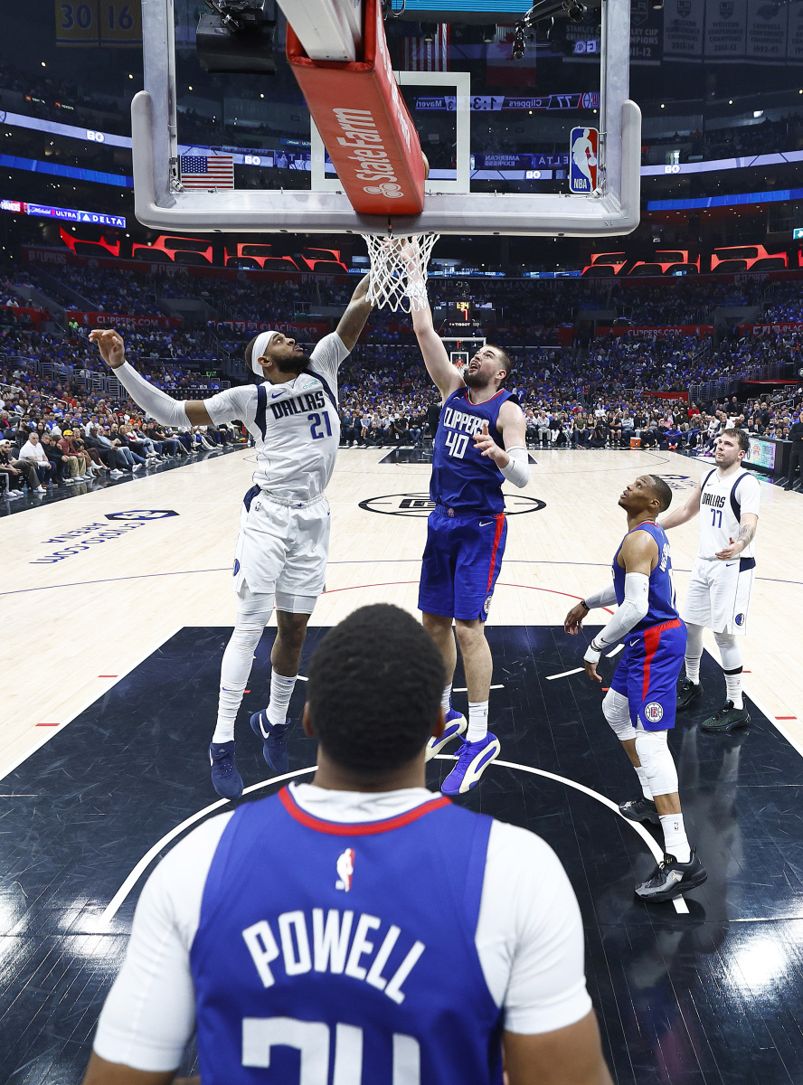 爱游戏登录-快船遭遇惨败，篮网全队发挥出色