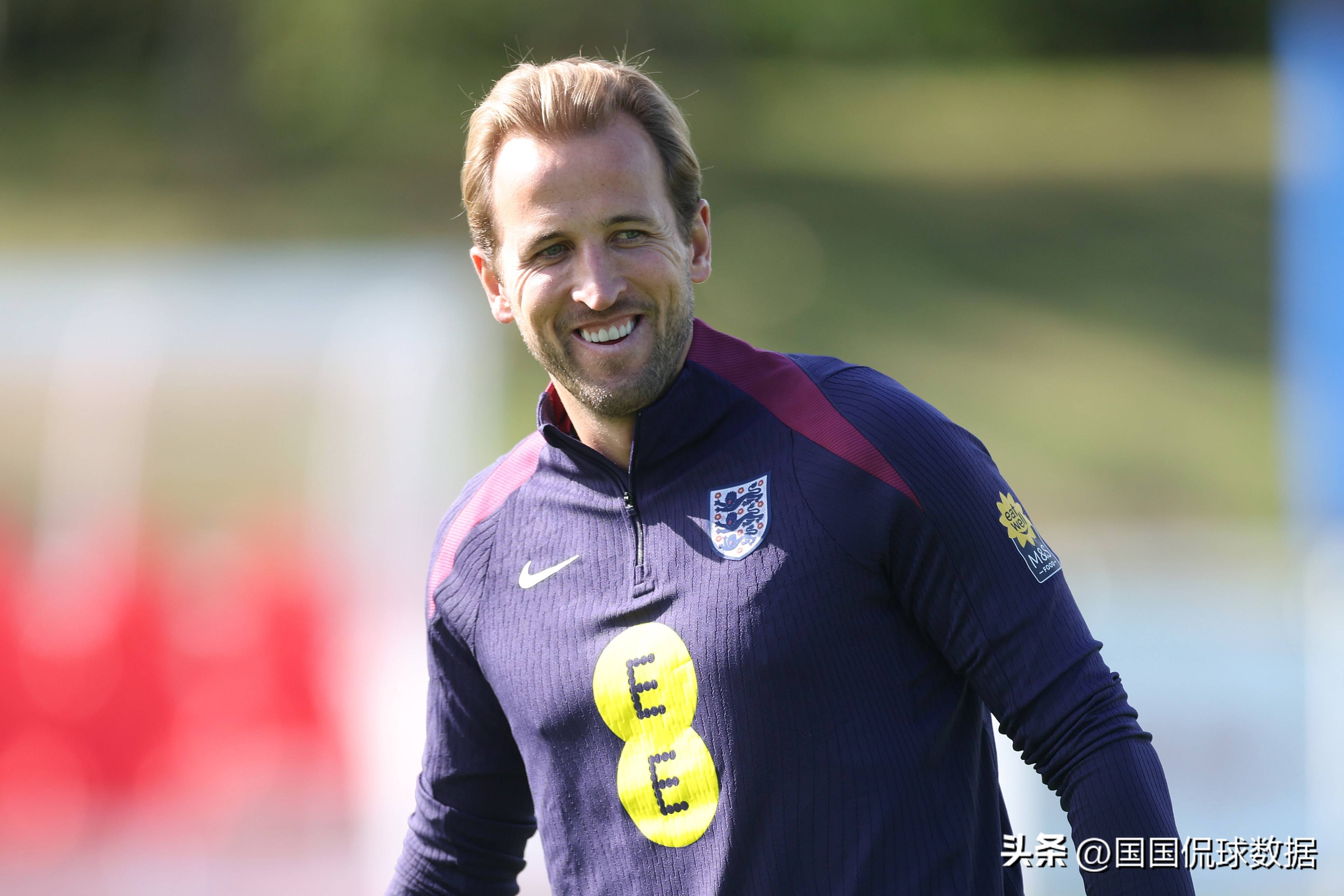 顶尖球员在场上奉献激动人心的比赛