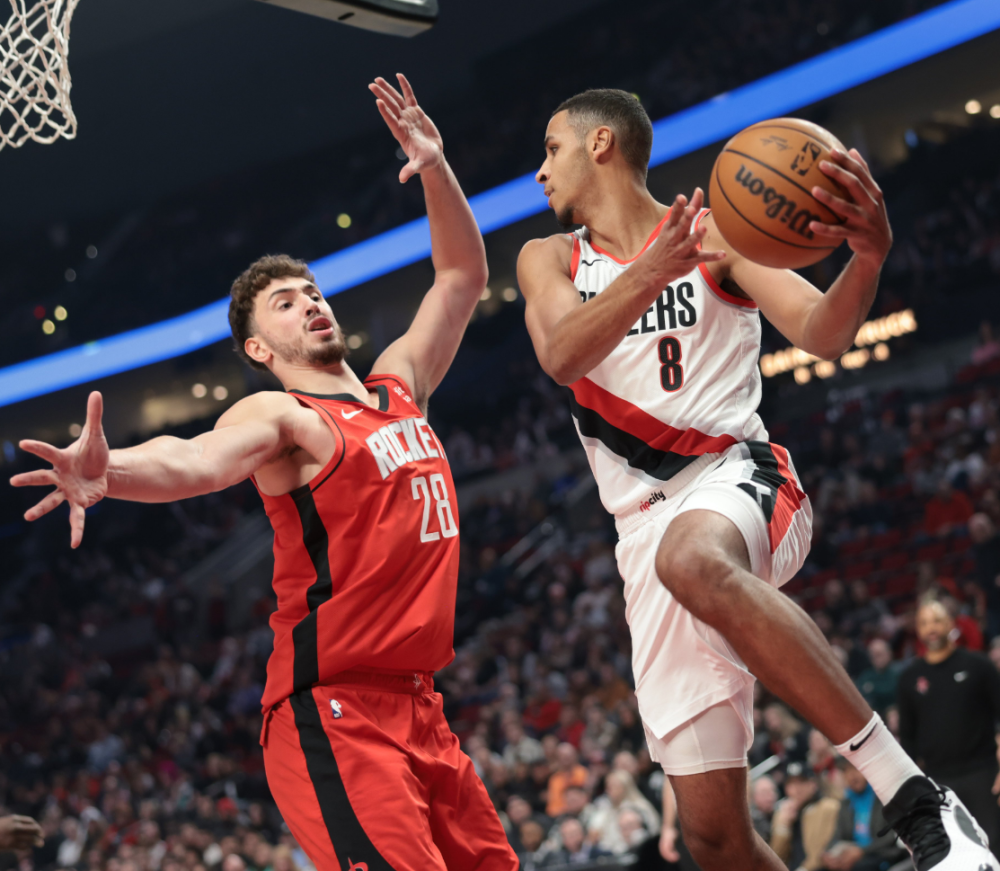 开拓者客场击败火箭，保持东部第一