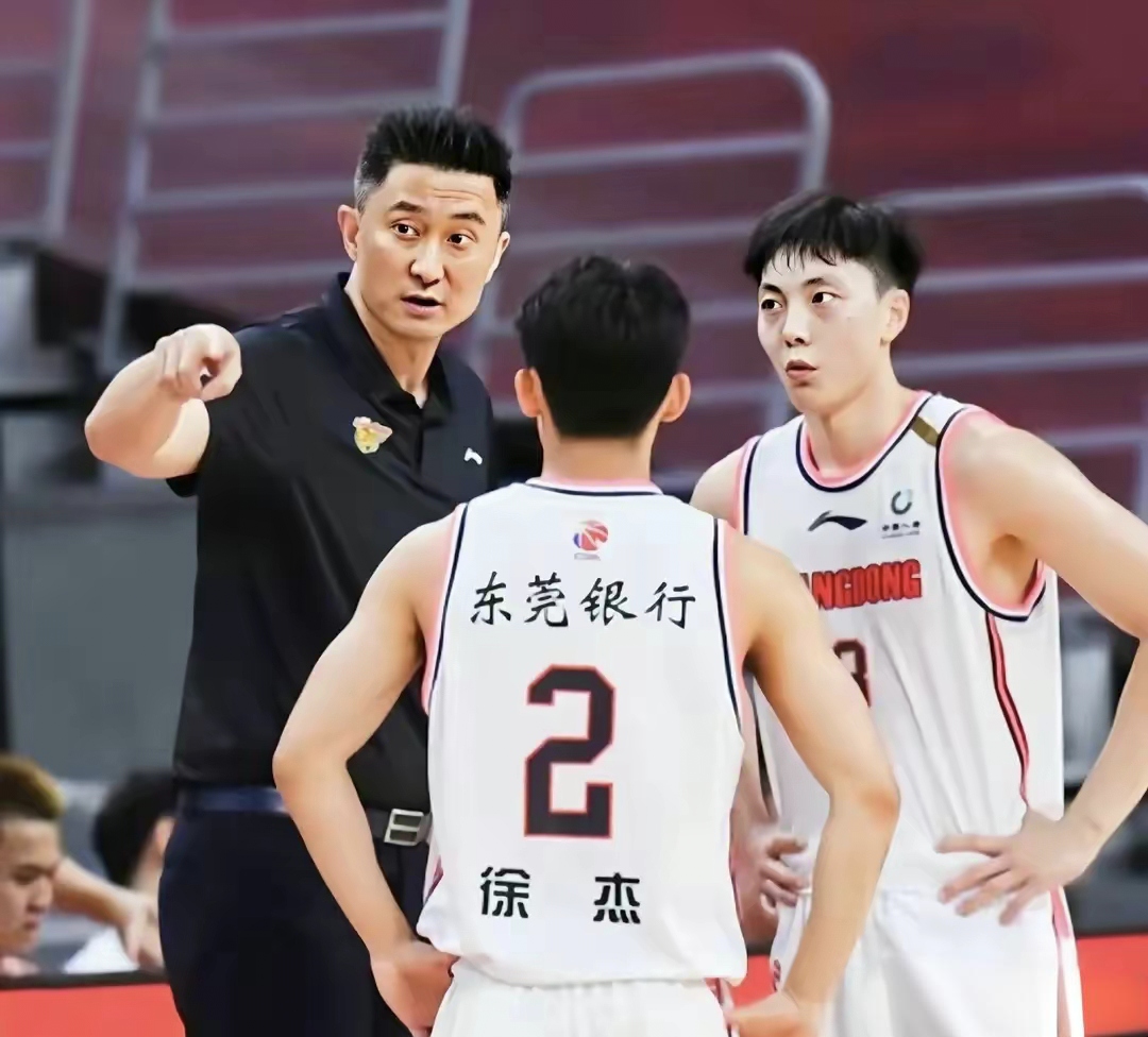 广东队轻松夺胜，实力不容忽视