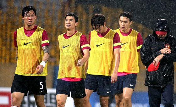 关于攻防大战：广州恒大和柏太阳神的胶着比赛的信息