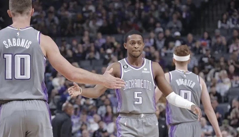 灰熊逆转国王，取得胜利