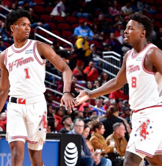 包含雄鹿重整旗鼓战胜马刺，米德尔顿率队首秀砍分的词条