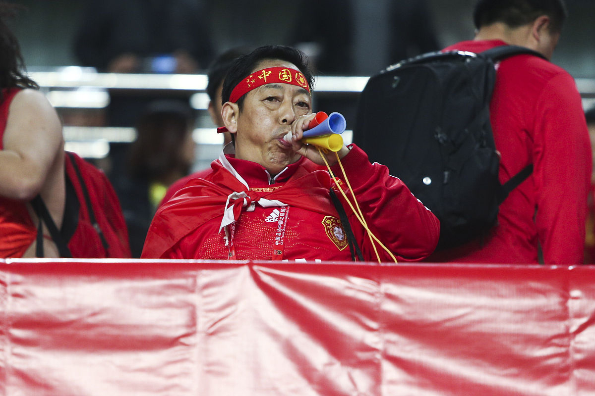 爱游戏官网-韩国选手激战赛场虎视眈眈冲击冠军