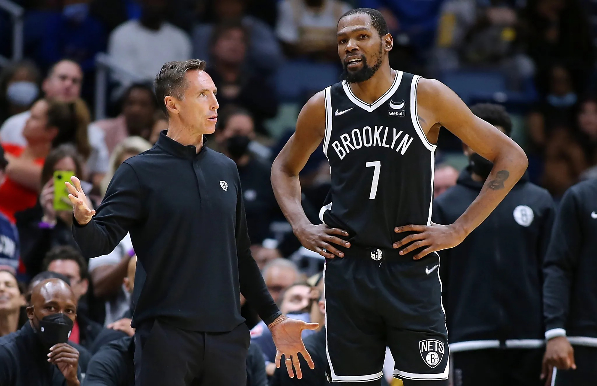 纳什指挥篮网全队出色表现赢球，欧文三分绝杀冷静应对的简单介绍