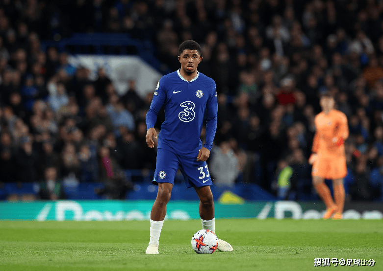 包含热刺后卫因伤缺席数周，球队防守受影响的词条