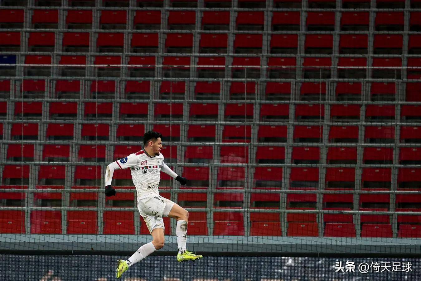 里昂队在法甲比赛中取得三分