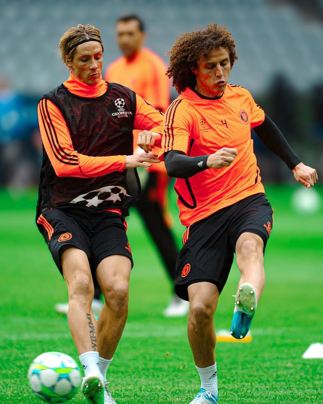 爱游戏官方登录入口-欧洲足球劲旅备战备受考验，教练下放压力