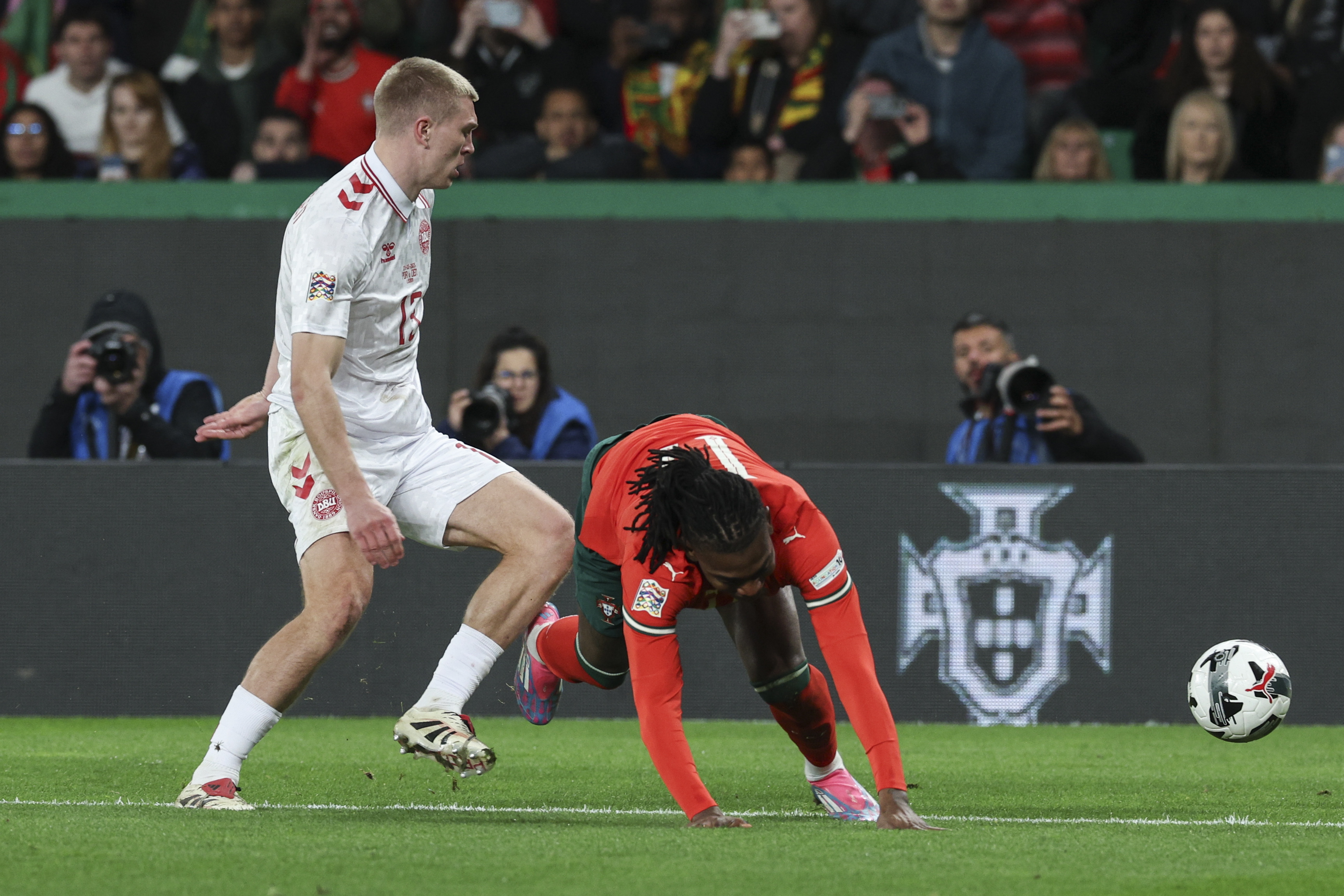 爱游戏体育官网-匈牙利奋力拼搏，苦战进入欧国联半决赛