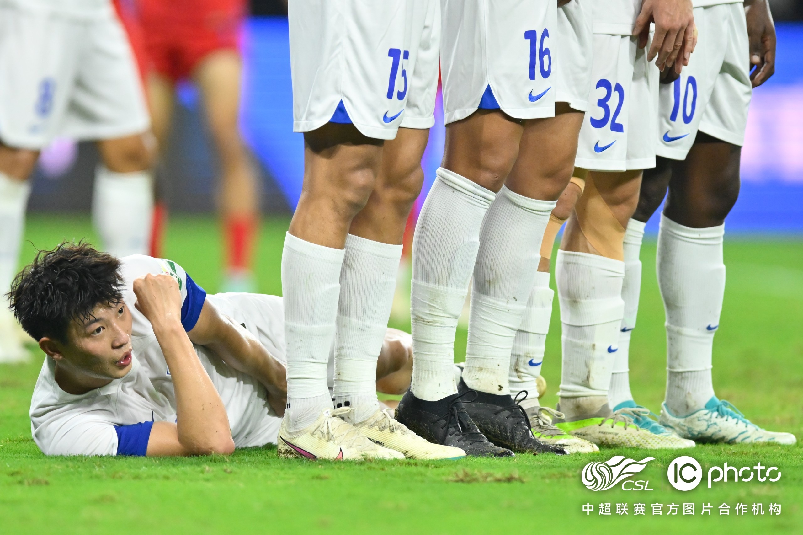 爱游戏网页版-关于国际足球比赛备战展开，球员决心勇往直前的信息